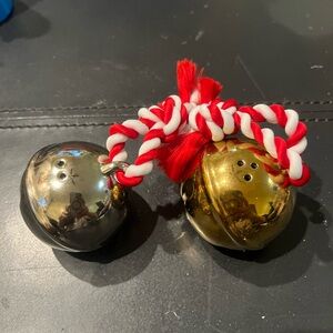 Porcelain salt and pepper shaker or ornaments